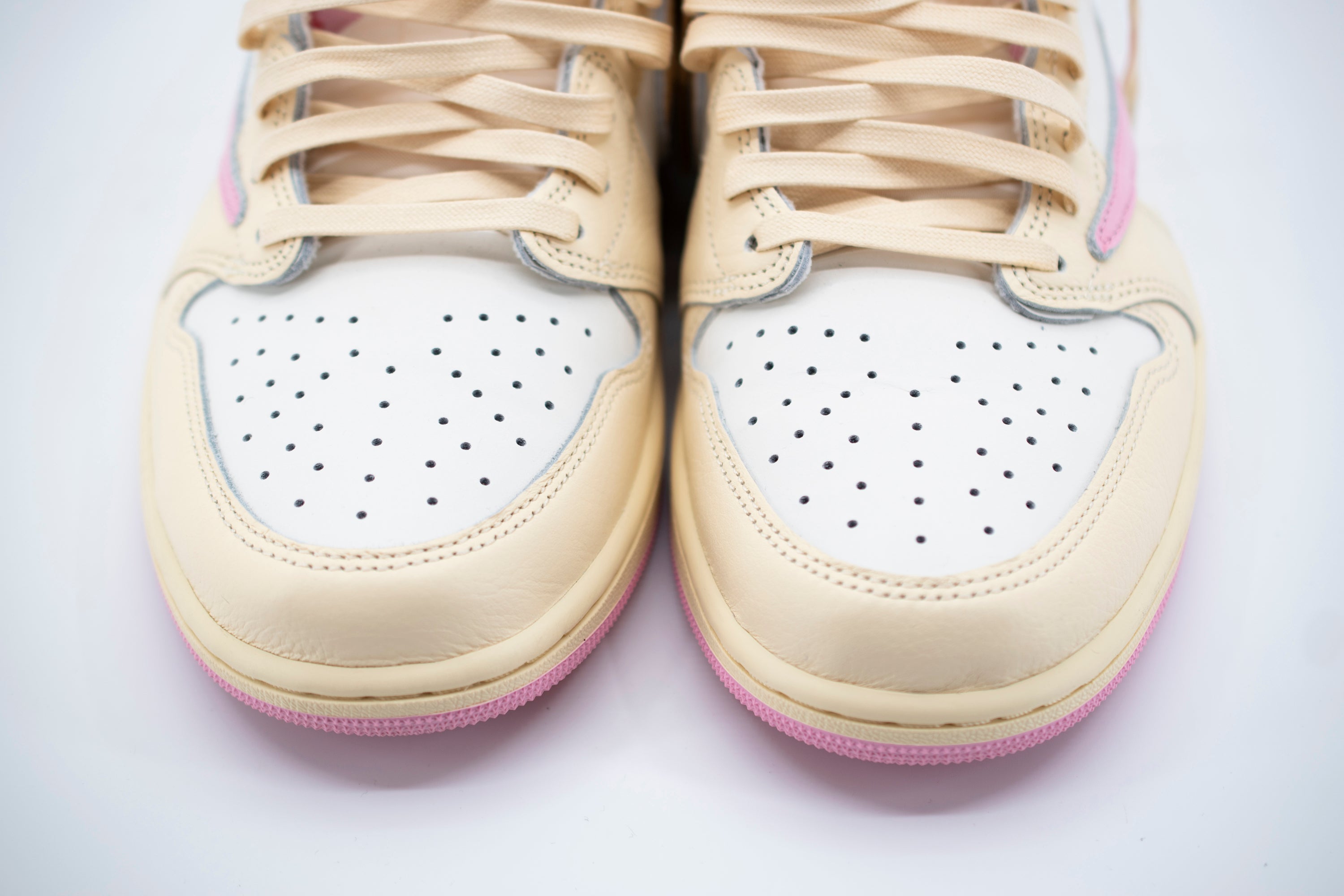 USED Travis Scott X Jordan 1 Retro Low OG SP "Shy Pink"