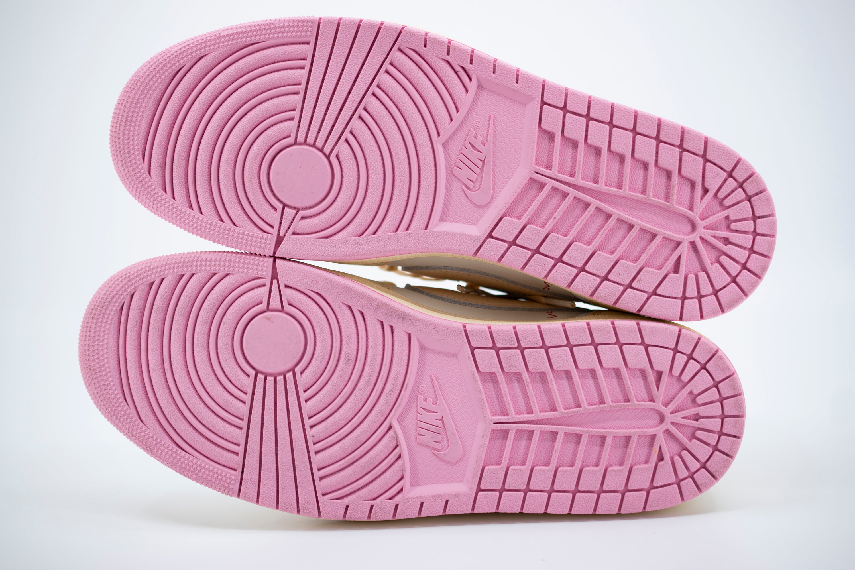 USED Travis Scott X Jordan 1 Retro Low OG SP "Shy Pink"